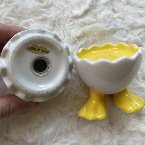 Bella Casa by Ganz Stacking Cracked Egg With Duck Feet Salt Pepper Shaker Set - Picture 5 of 7